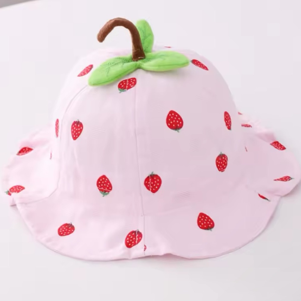 Baby / toddler hat from boutique , new , too small for my daughter